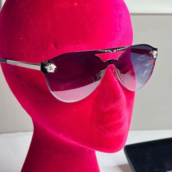 Versace Black & Chrome Rimless
Aviator Sunglasses Blue Gradient Lenses with Case main image 12
